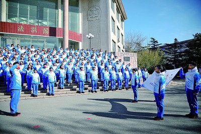 中国政法大学冬奥志愿者出征仪式。尹建峰摄光明图片.jpg