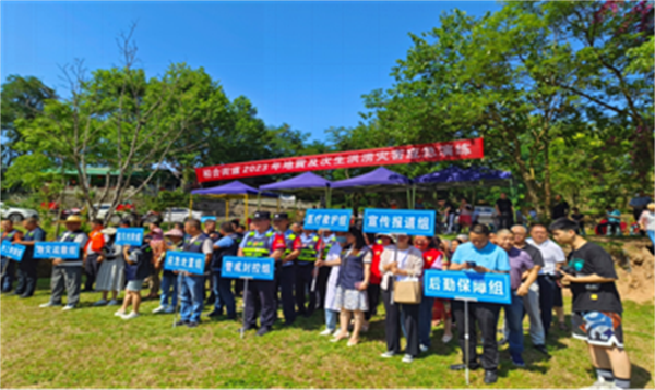 四川成都：宝狮村开展地震及次生洪涝灾害演练104.png