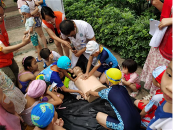 四川成都：恒大城社区组织开展第二网格水上嘉年华暨水上安全教育活动559.png