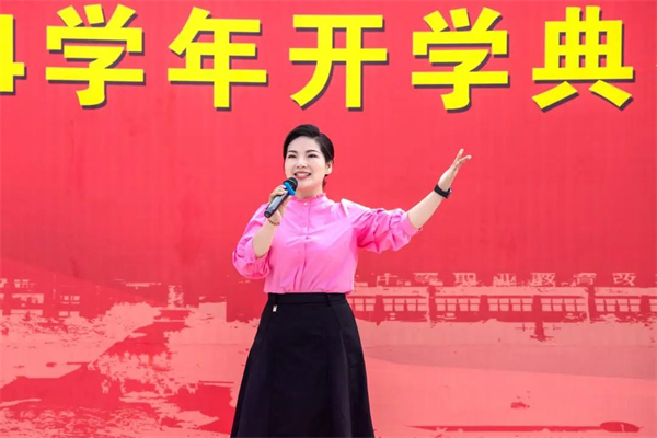 李永丽老师演唱歌曲《锦绣前程》.jpg