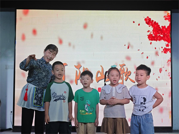 图片3：传学唱歌.jpg