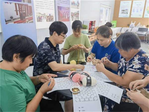 柴桥成校：“巧手姐妹”在共富路上共创收.jpg