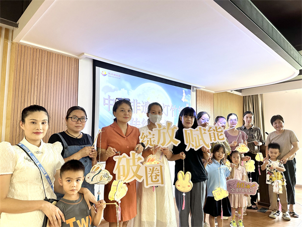 北仑区春晓成校开展“我们的节日__中秋”非遗兔灯竹编传统沙龙活动.jpg