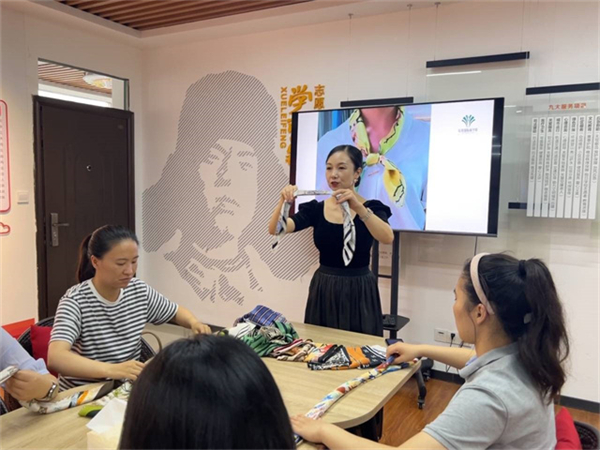 柴桥成校：开设礼仪课 为自己“加分” - 副本.jpg