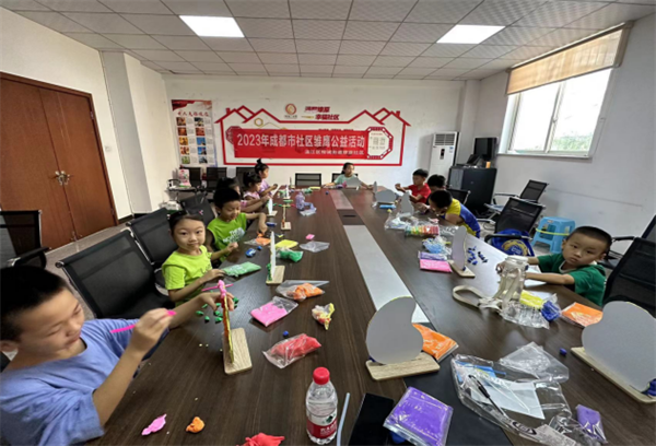 1703590975182884.png 四川成都:燎原社区举办“少儿美术”“社区雏鹰”公益活动600.png