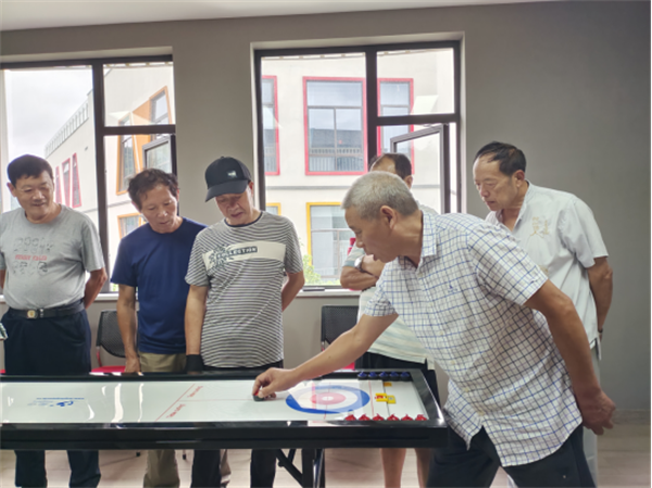 浙江杭州：临安区天目山镇老年学校开展桌上冰壶球培训286.png
