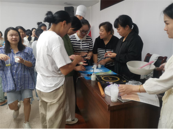 浙江温州：三魁镇社区学校开展冰皮月饼制作培训420.png