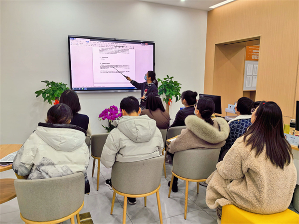 北仑区春晓成校开展“全科社工”培训，打造“一专多能”社工队伍.jpg