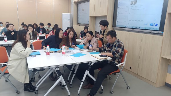 小组研讨4(1).jpg